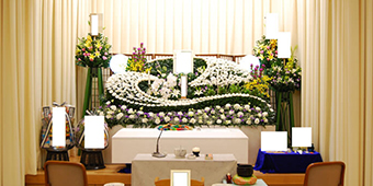 プラン49の花祭壇の写真